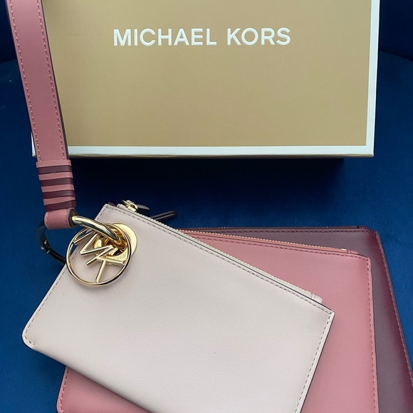 New never used Michael Kors Tri Jet Set Travel pouch. - Picture 6 of 6